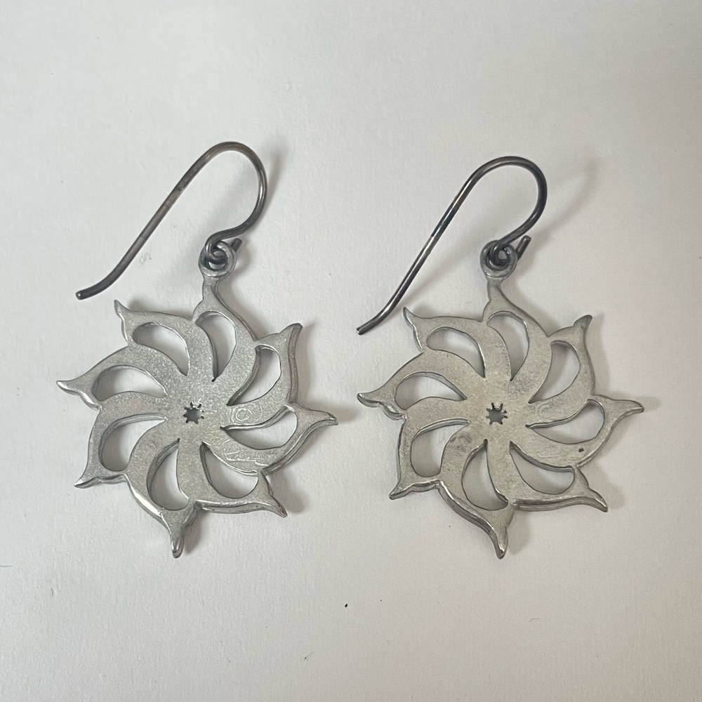 Ken Kantro Pewter Dolphin Dangle Earrings Circle Fish Whale - Picture 2 of 3